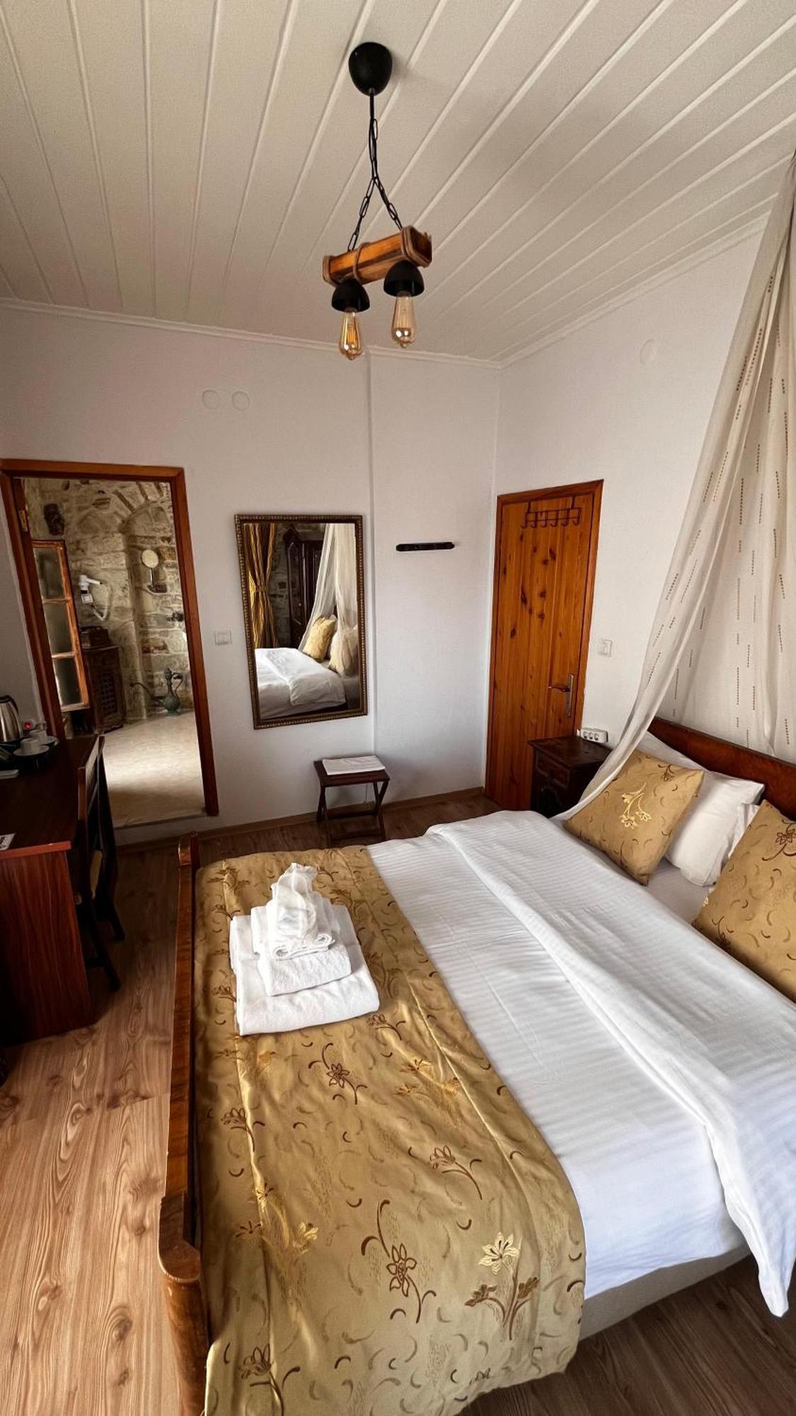 Foca Antik Otel Екстериор снимка