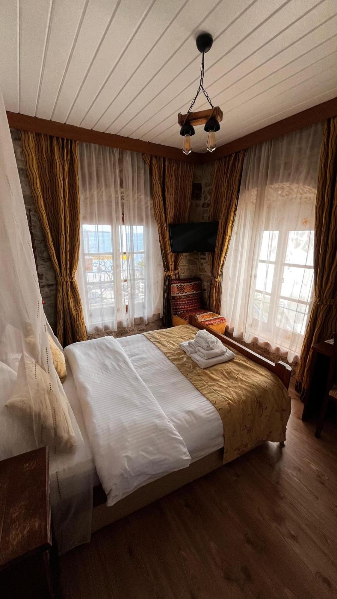 Foca Antik Otel Екстериор снимка
